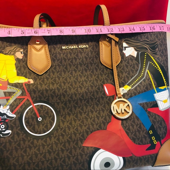 Michael Kors oversized tote and snap pouch. - Picture 11 of 16